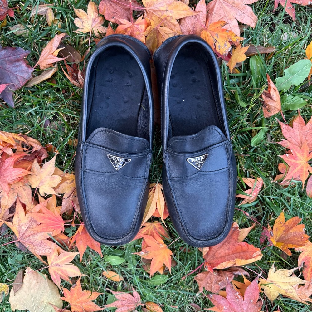 Prada Men's Black saffiano leather loafer.